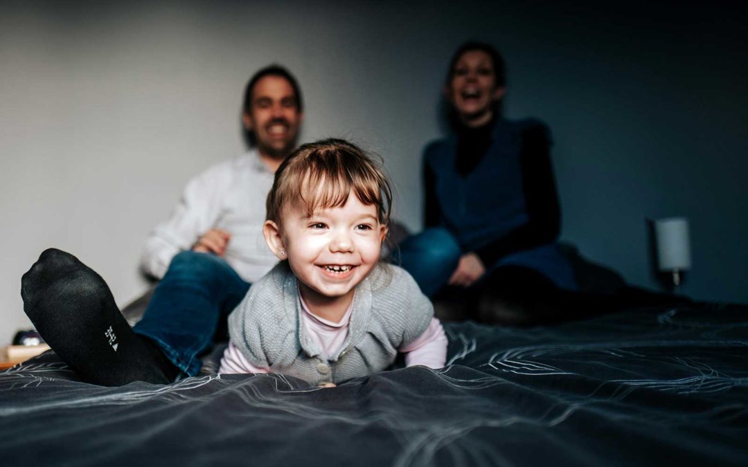 Séance photo en famille chez soi
